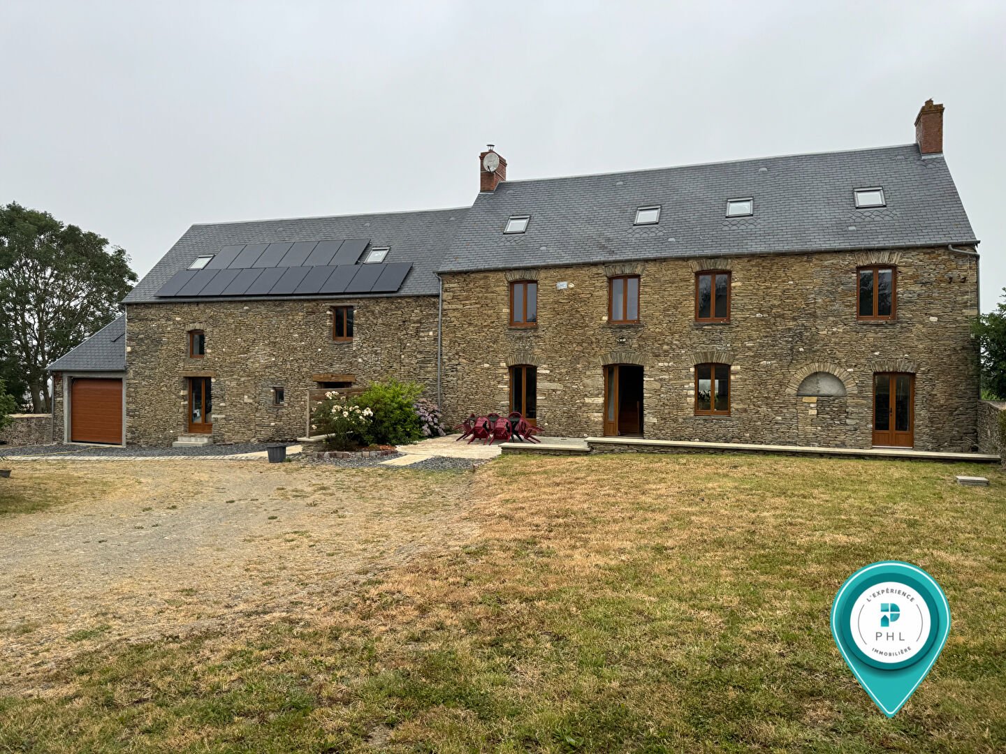 EN EXCLUSIVITÉ CORPS DE FERME CAUMONT SUR AURE 12 PIECES 345 M2 AVEC DÉPENDANCES - PHL Immobilier